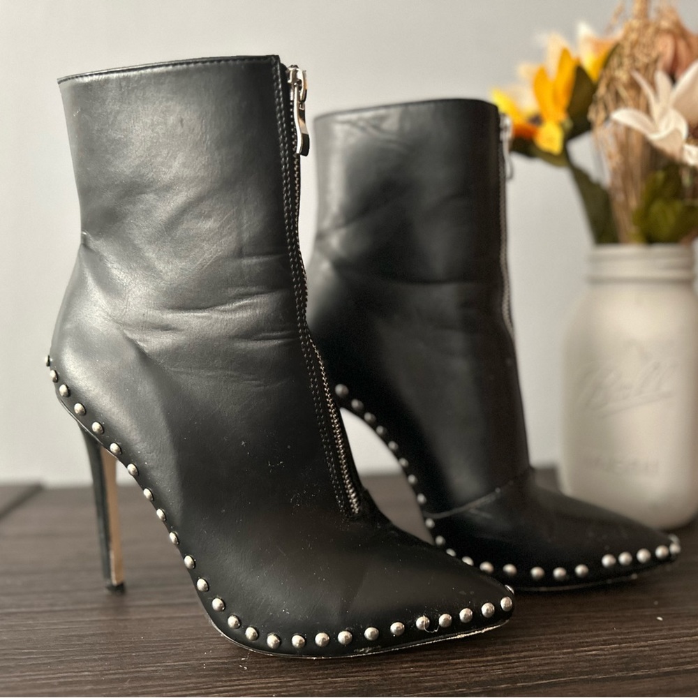 Thoraya Booties